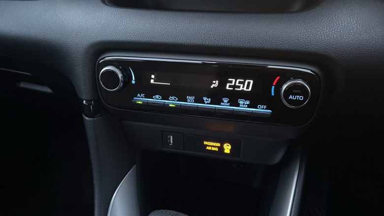 Toyota Yaris 1.5 Hybrid Icon 5dr CVT Hybrid Hatchback